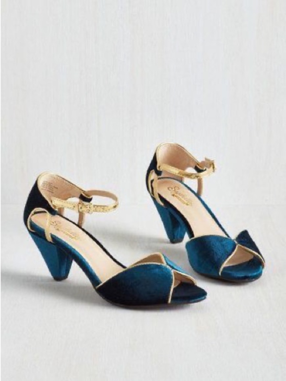 Seychelles Blue Velvet 1930s Style Peep Toe Pumps NWOT